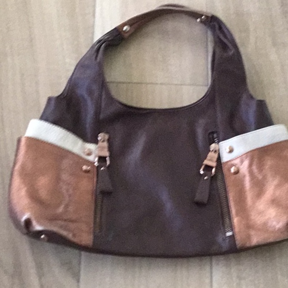 B. Makowsky Brown Shoulder Bag with Slouchy Design